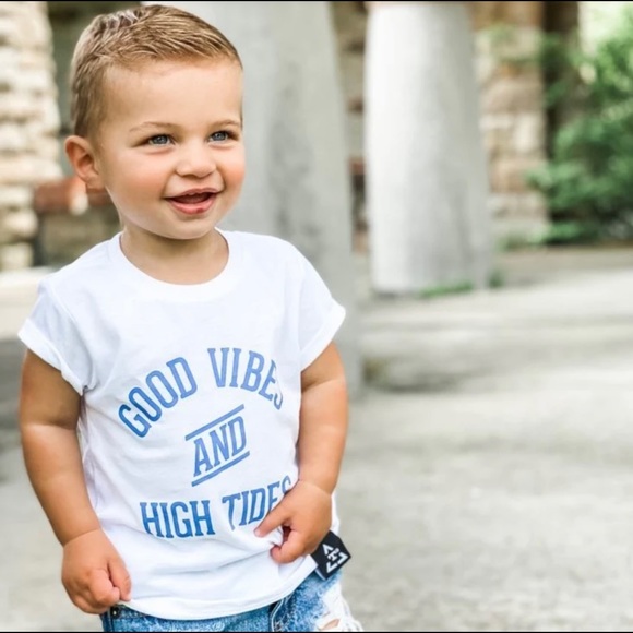 Trilogy Design “Good Vibes and High Tides” Tee NWT - Picture 2 of 11